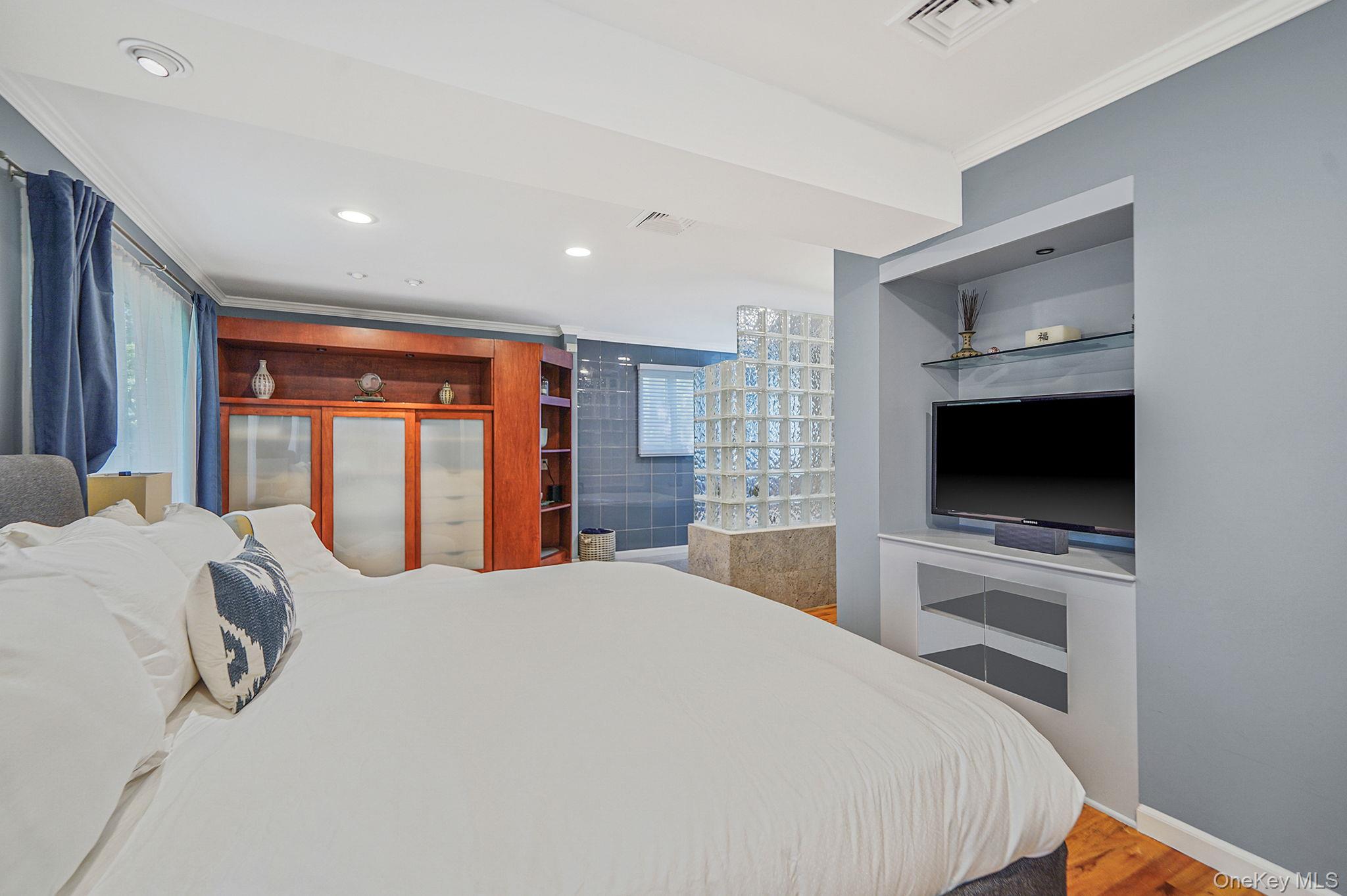 84 McCulloch Drive, Dix Hills, NY 11746