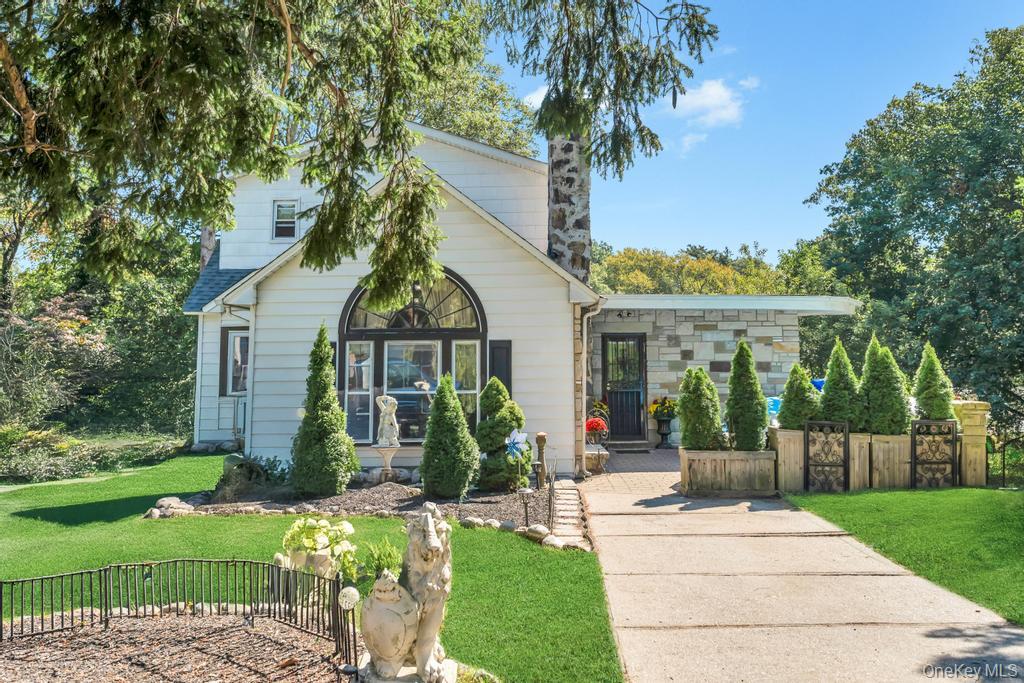 122 Dawn Road, Rocky Point, NY 11778
