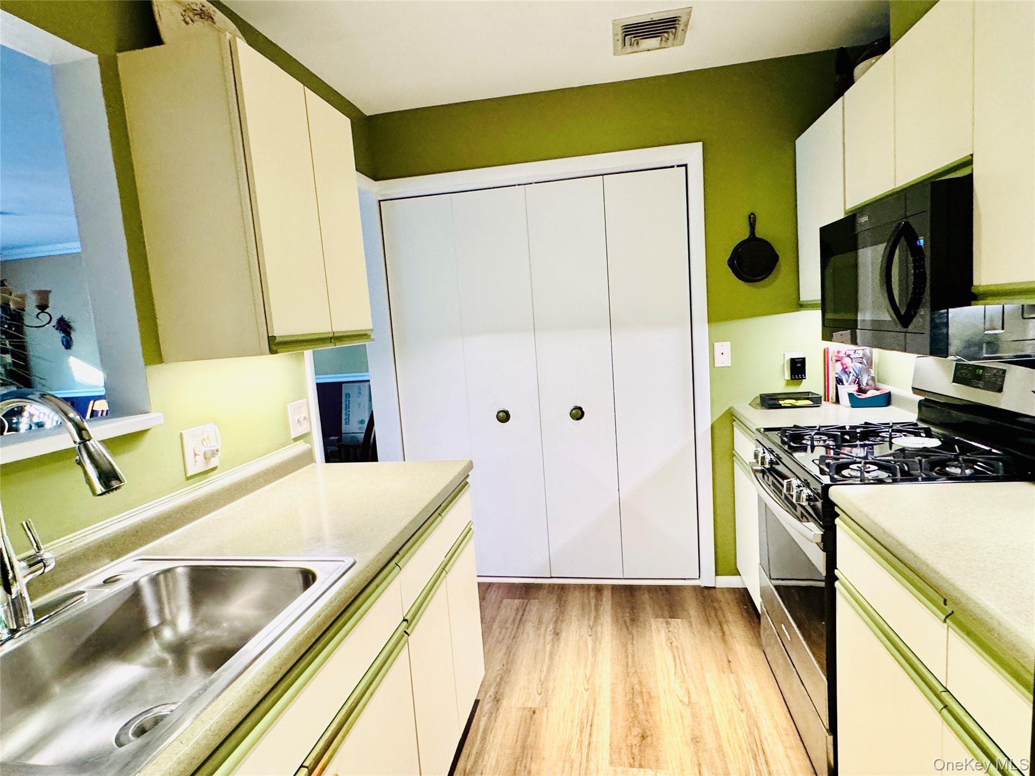 193 Deer Ct Drive, Middletown, NY 10940