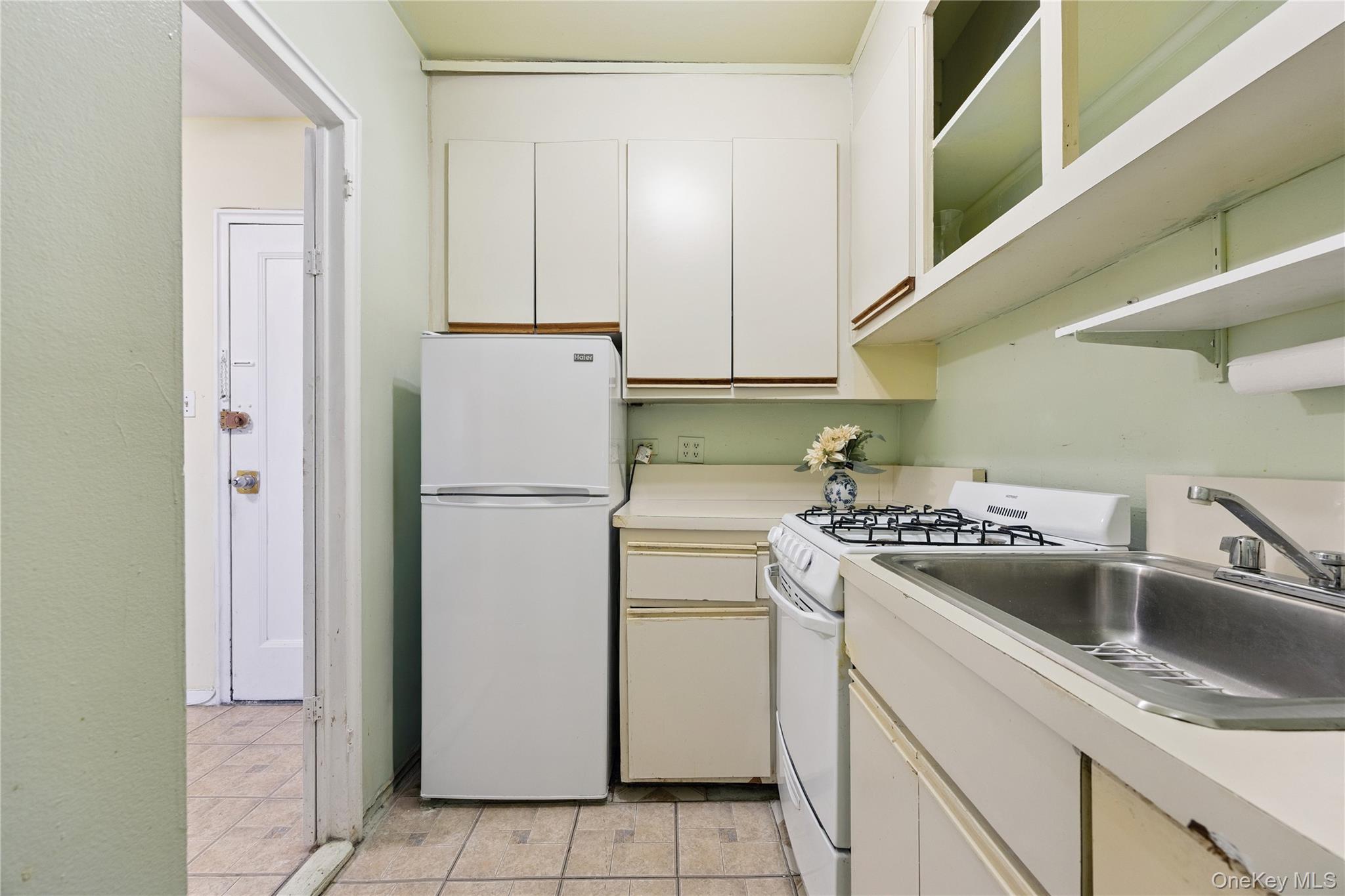 110-45 Queens Blvd # 807, Forest Hills, NY 11375