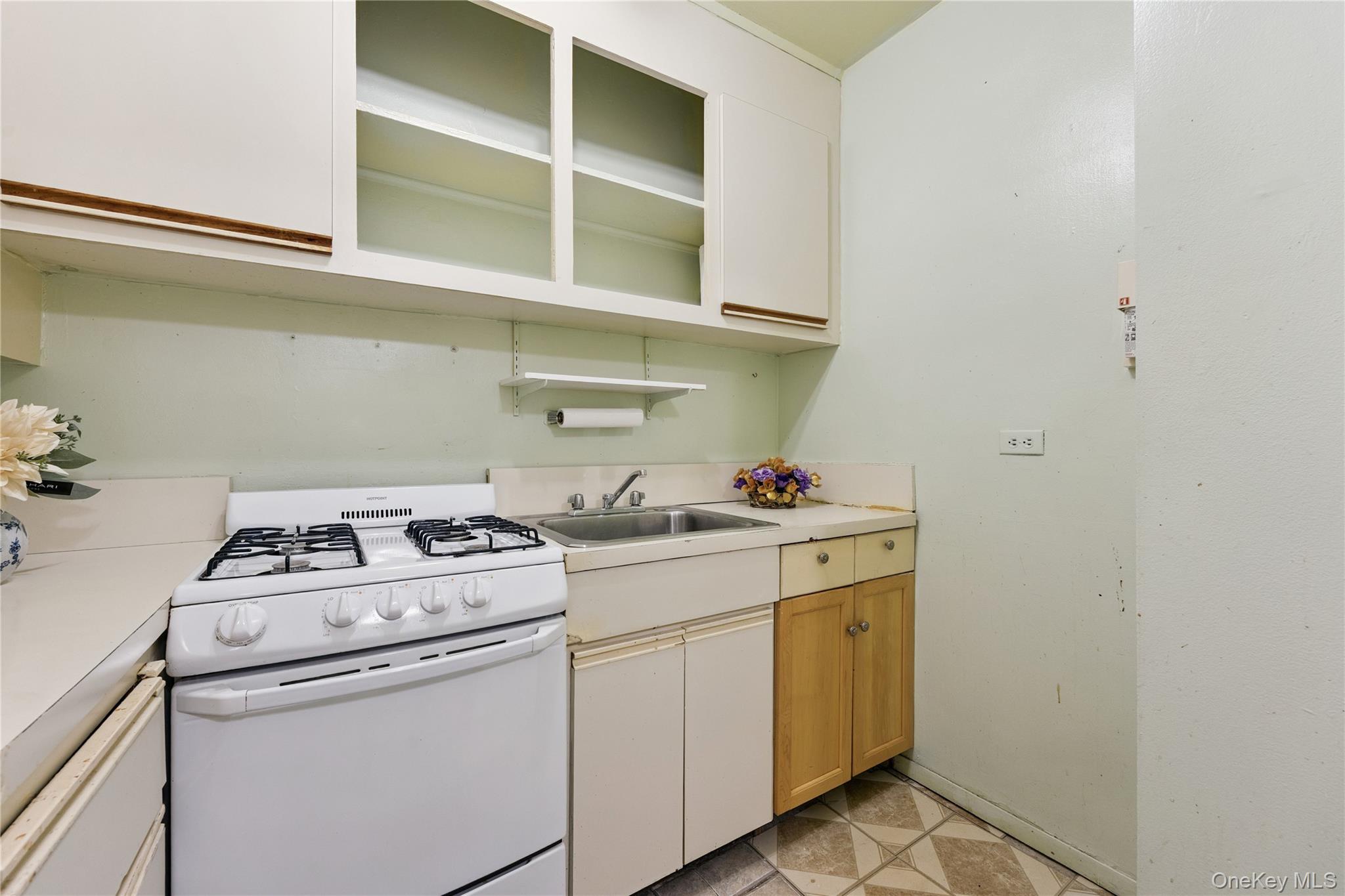 110-45 Queens Blvd # 807, Forest Hills, NY 11375