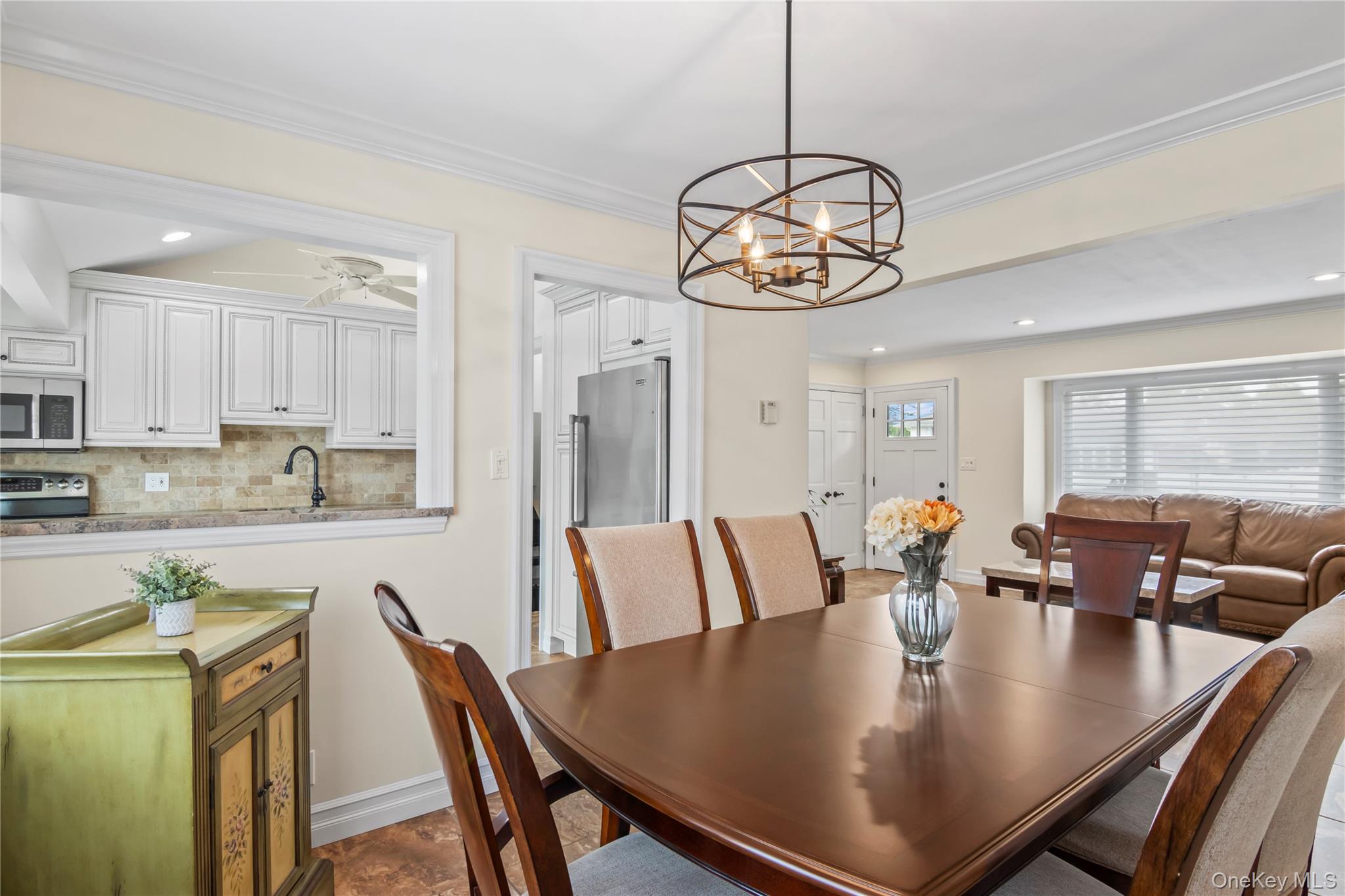 8 Gates Avenue, Plainview, NY 11803