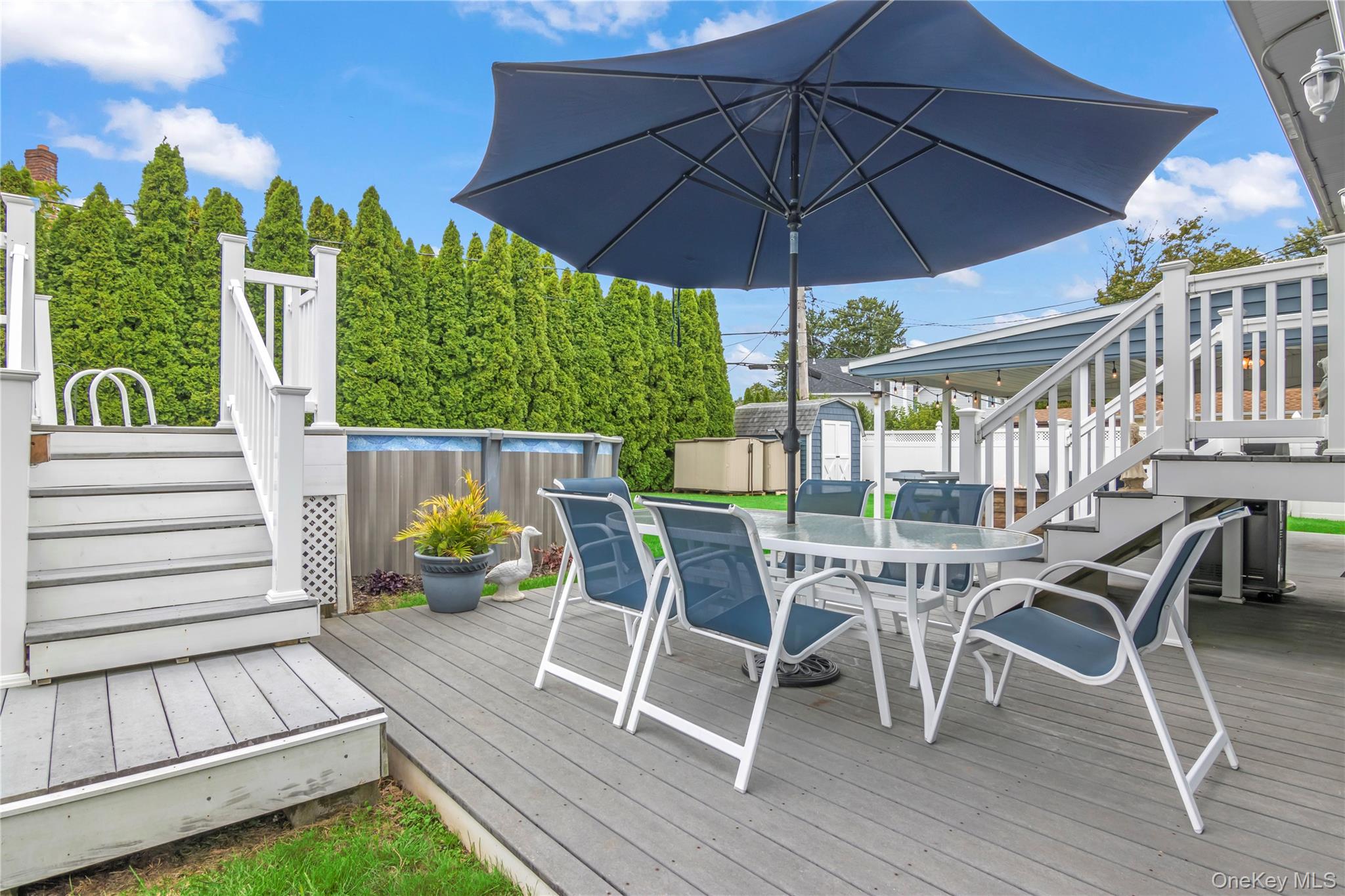 8 Gates Avenue, Plainview, NY 11803