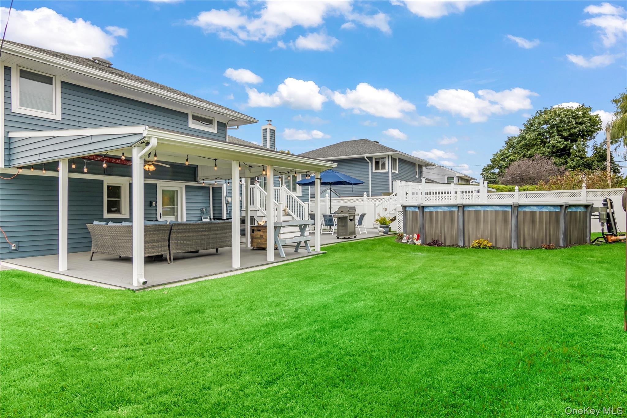 8 Gates Avenue, Plainview, NY 11803