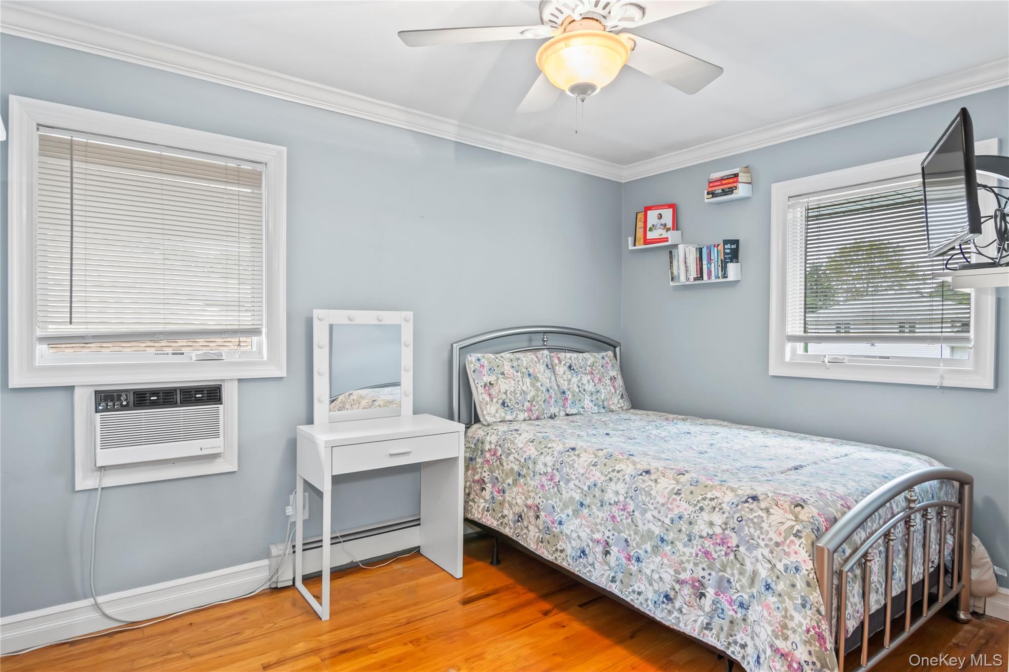 8 Gates Avenue, Plainview, NY 11803