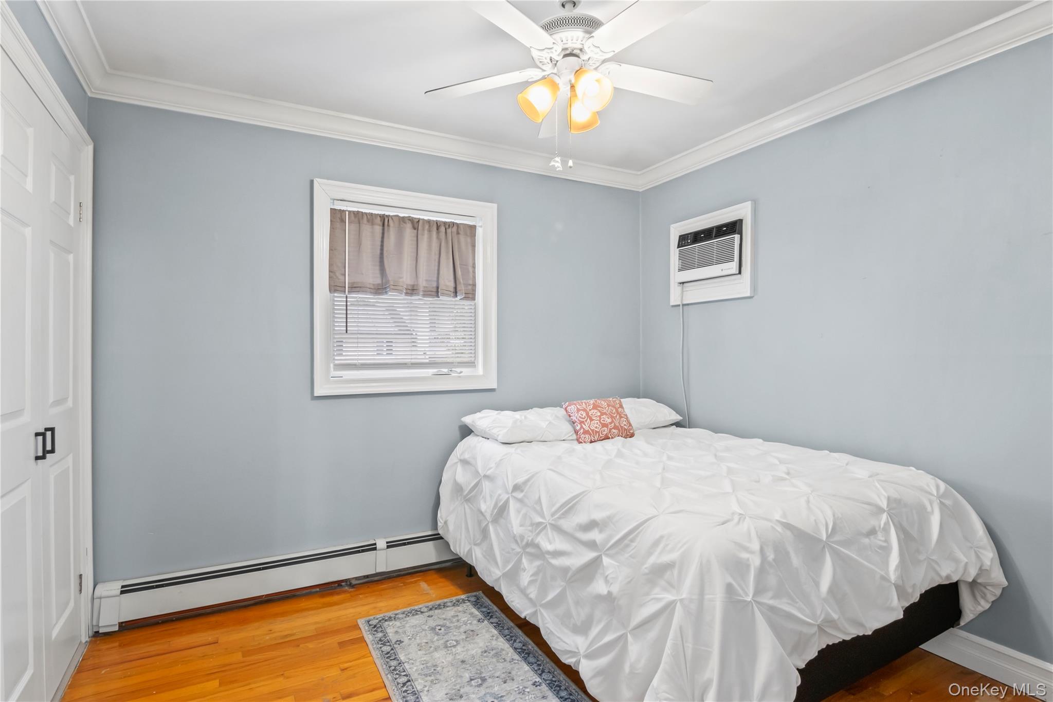 8 Gates Avenue, Plainview, NY 11803