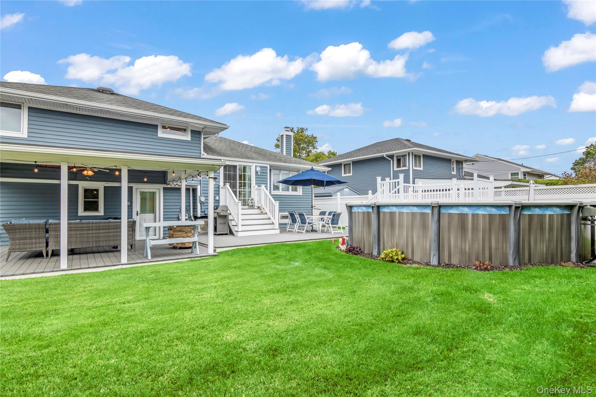 8 Gates Avenue, Plainview, NY 11803