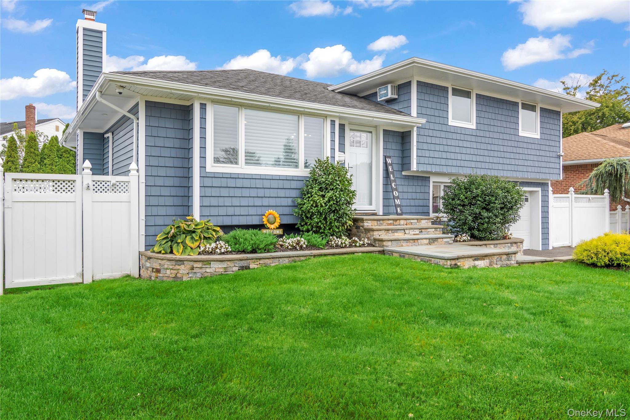 8 Gates Avenue, Plainview, NY 11803