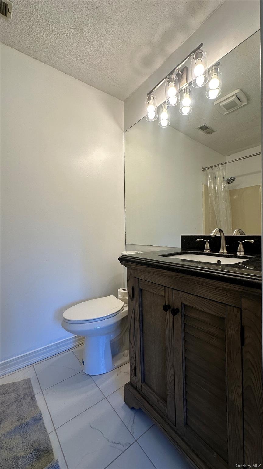 21 Twin Ponds Drive, Kingston, NY 12401