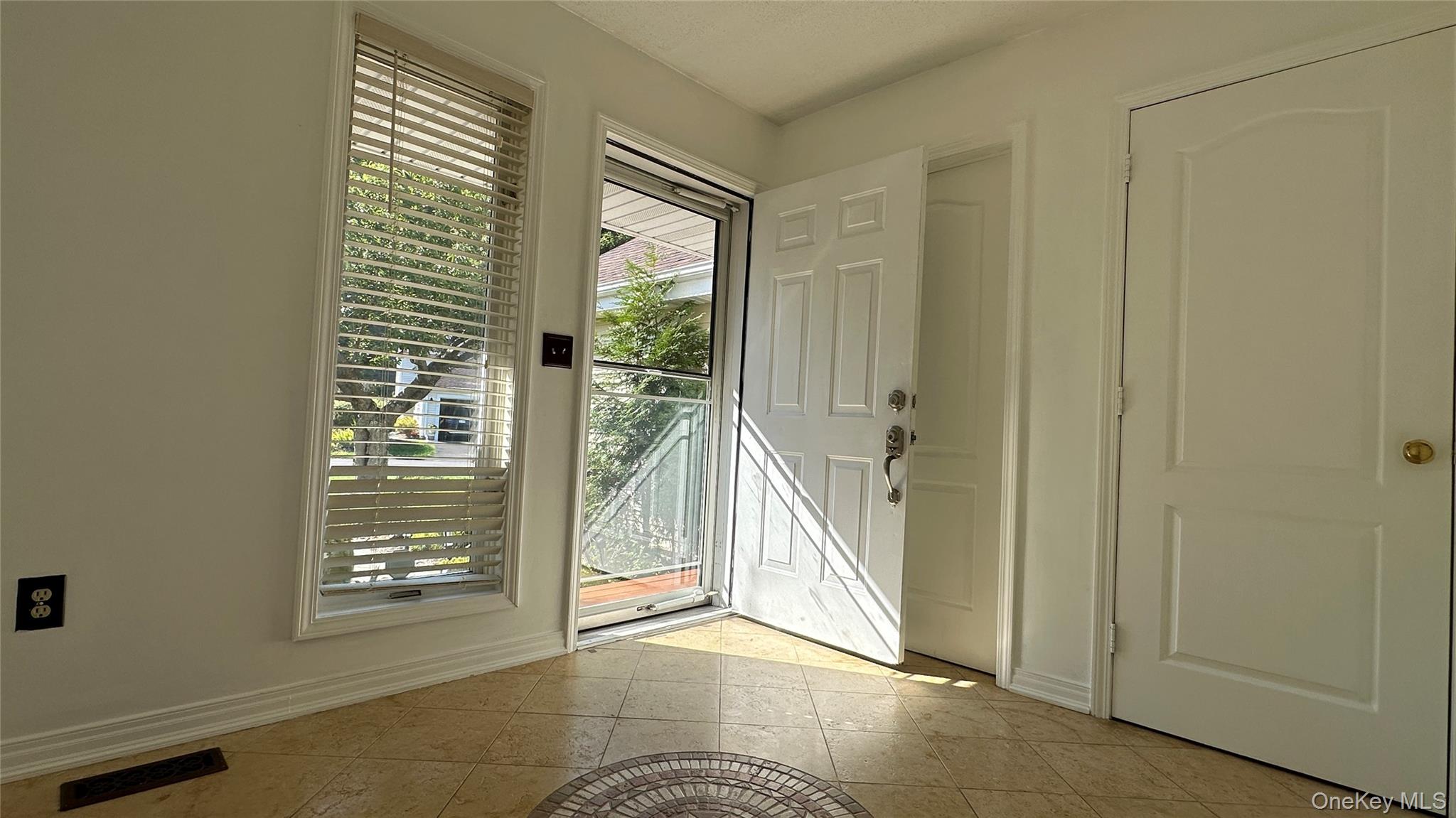 21 Twin Ponds Drive, Kingston, NY 12401