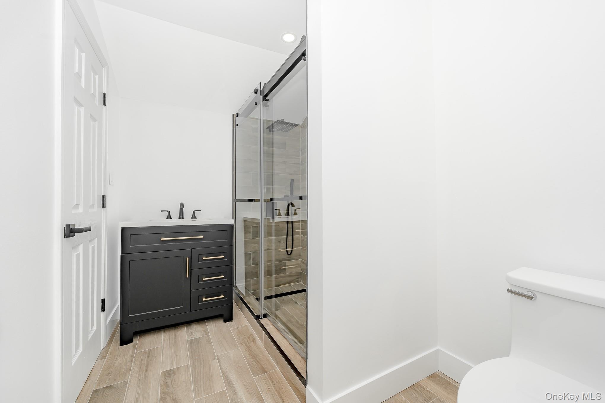 24 Calvert Avenue, West Babylon, NY 11704