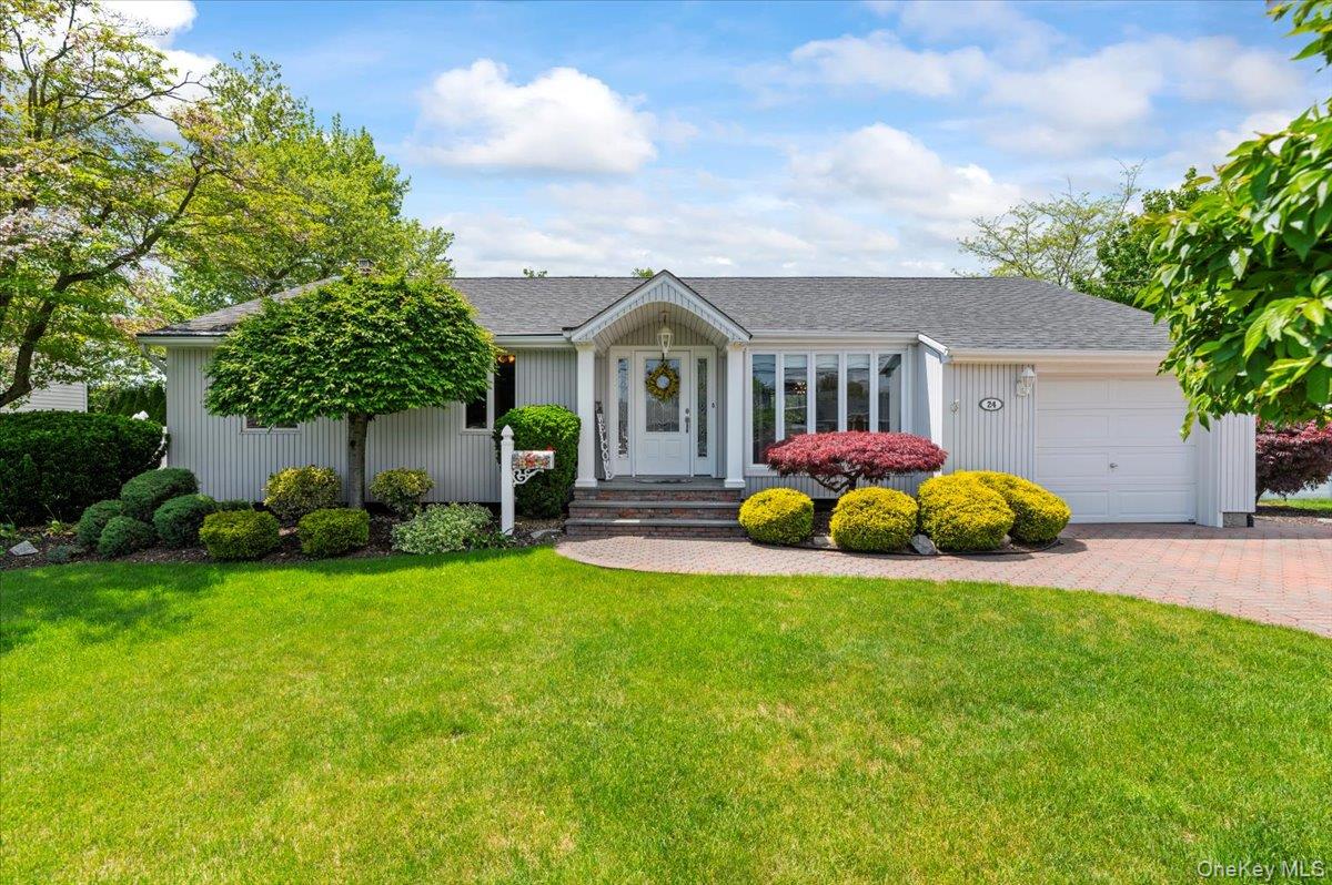 24 S Windhorst Avenue, Bethpage, NY 11714