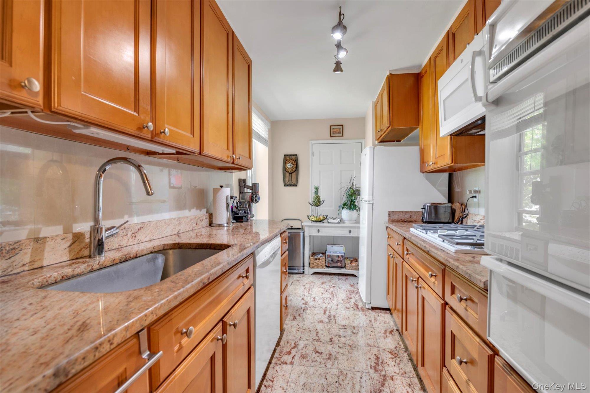 209-25 18th Avenue # 3J, Bayside, NY 11360