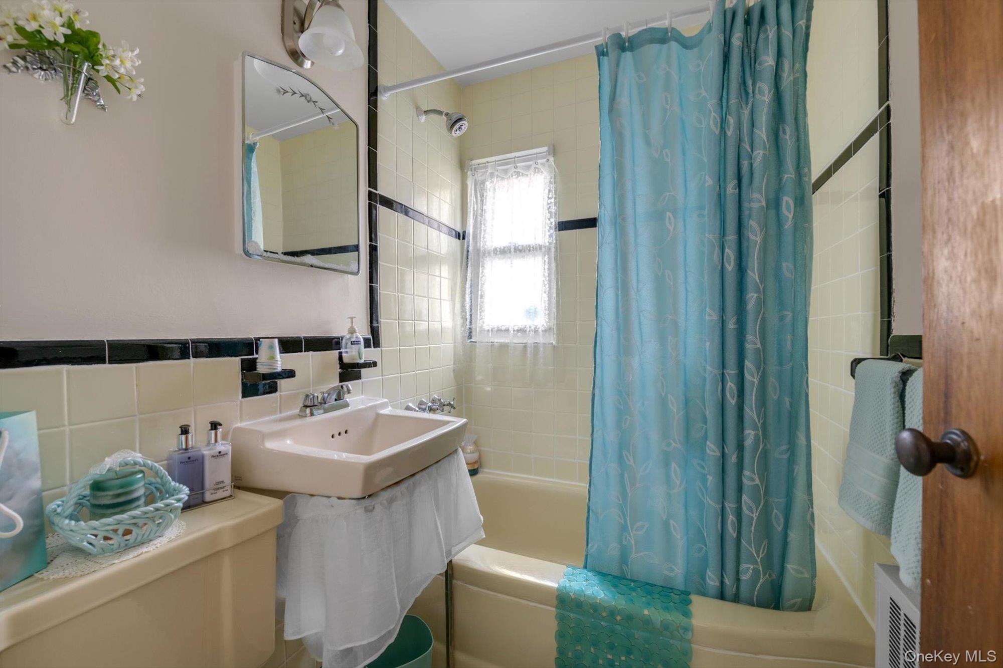 2328 Westerrvelt Avenue, Bronx, NY 10469