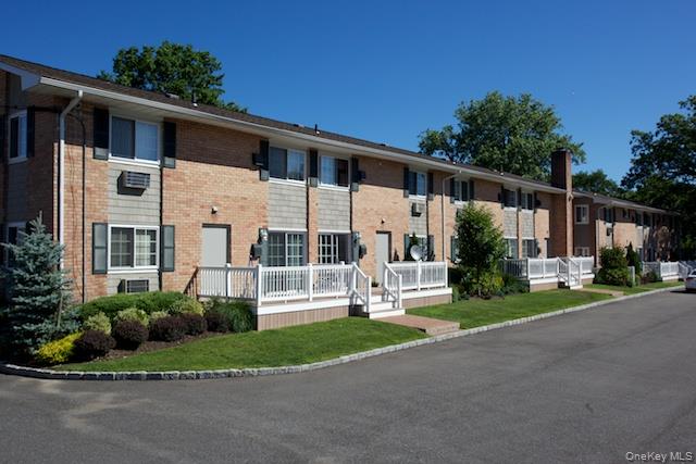 68 Claire Court # 68, West Babylon, NY 11704