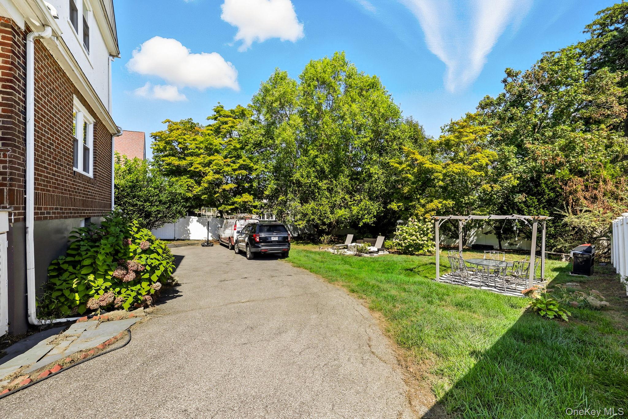 126 N Broadway, White Plains, NY 10603