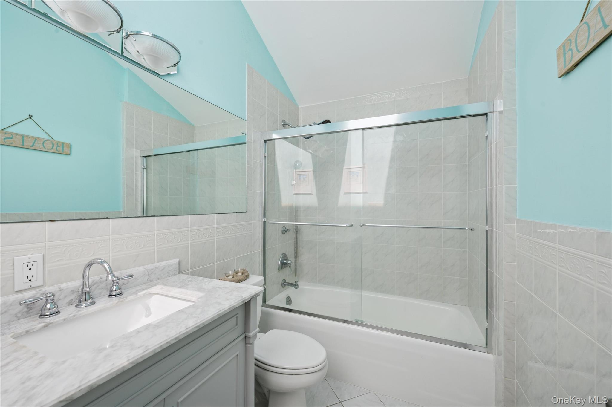 15 Windwood Court, Westhampton, NY 11977