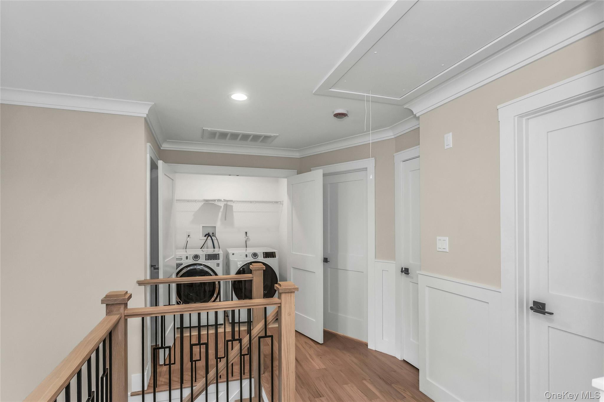 8 Sebree Place, Plainview, NY 11803