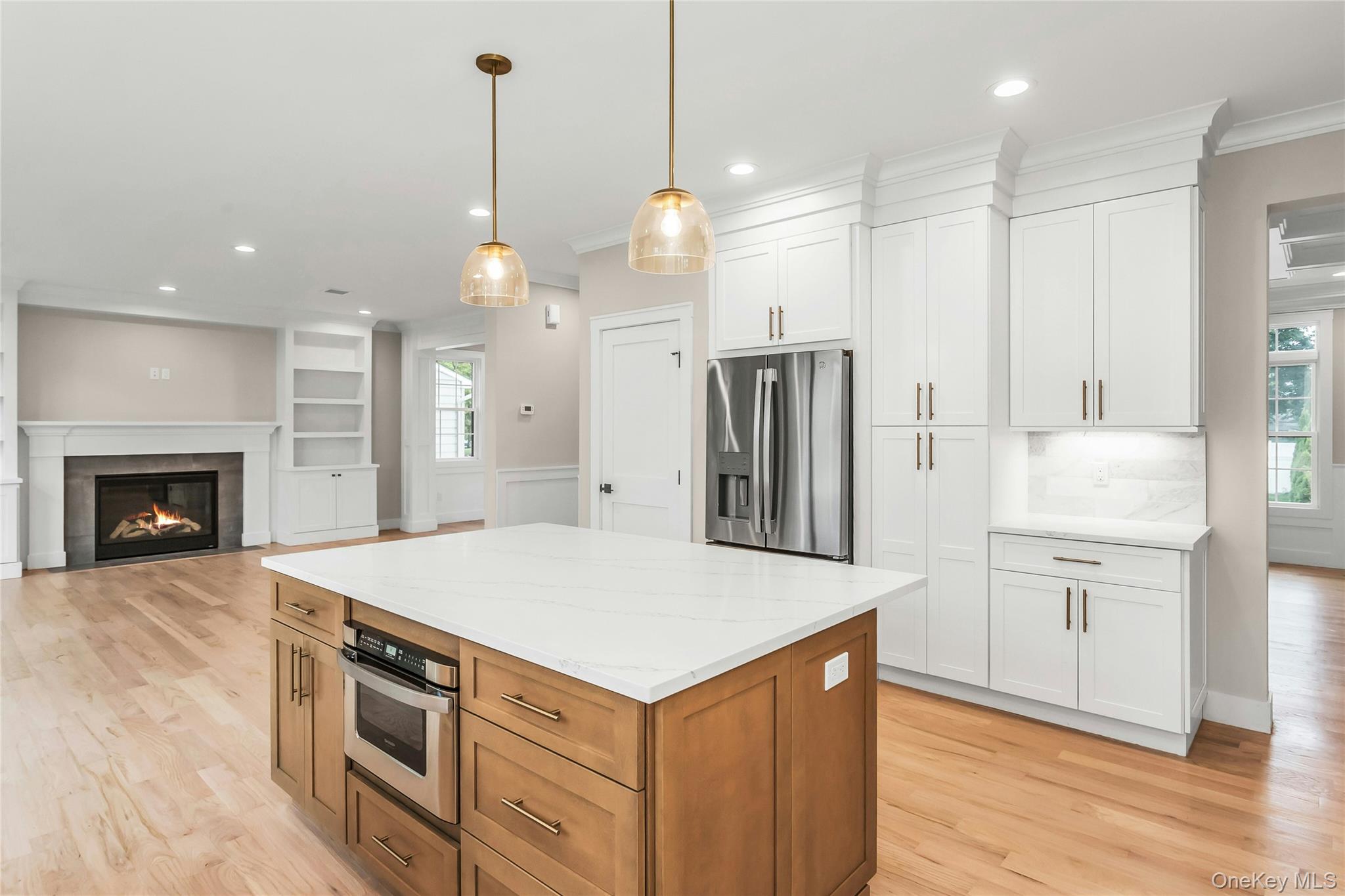 8 Sebree Place, Plainview, NY 11803