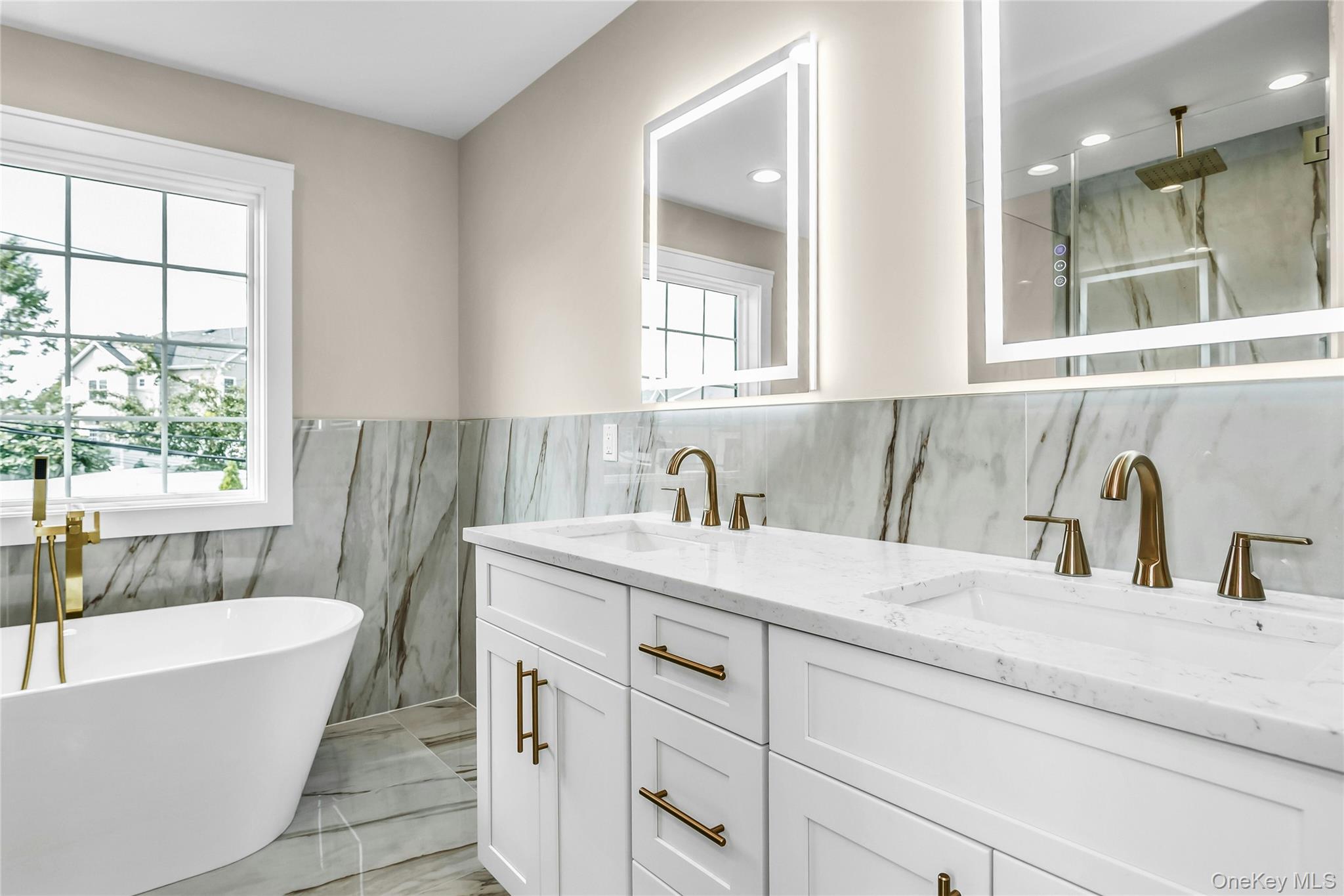 8 Sebree Place, Plainview, NY 11803