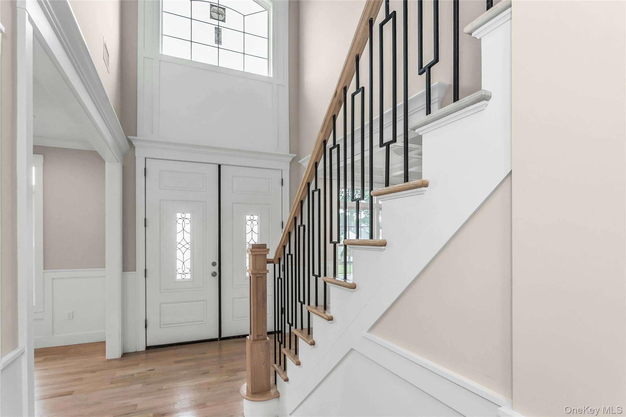 8 Sebree Place, Plainview, NY 11803