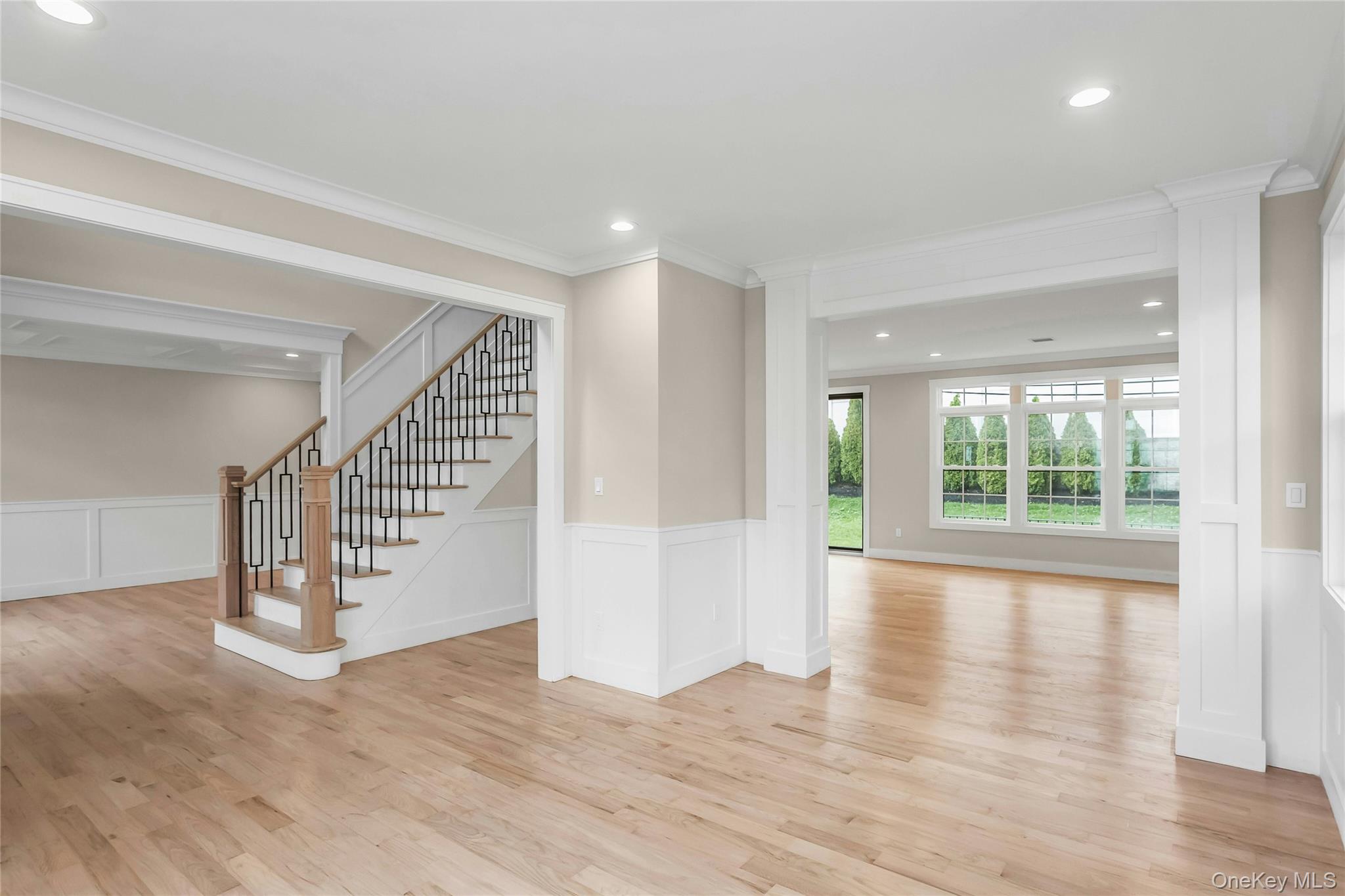 8 Sebree Place, Plainview, NY 11803