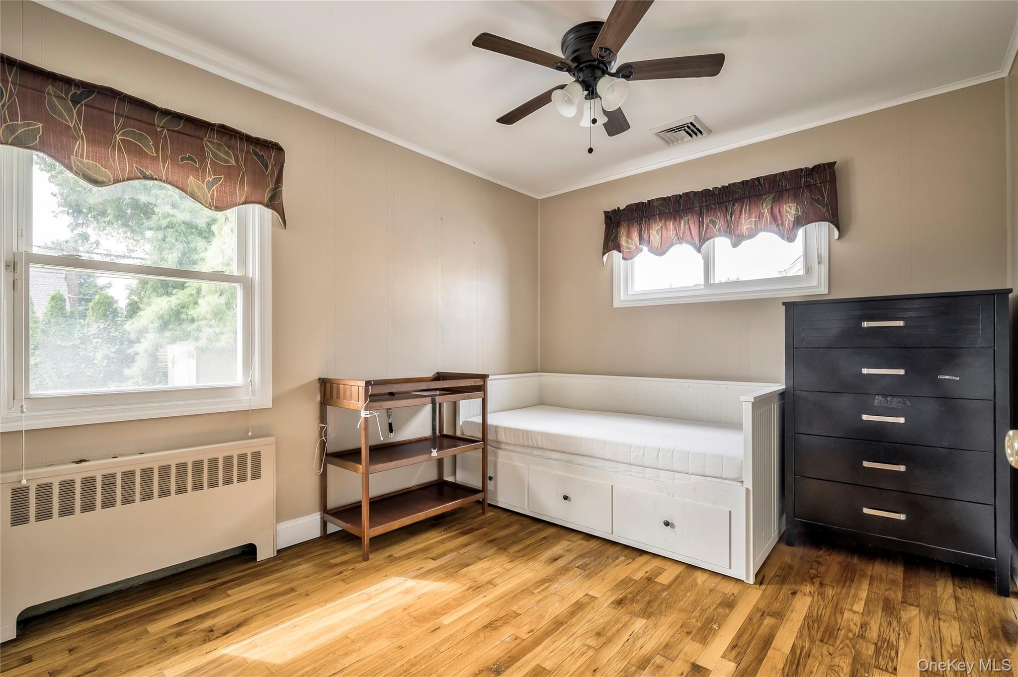 11 Jamaica Ave, Plainview, NY 11803