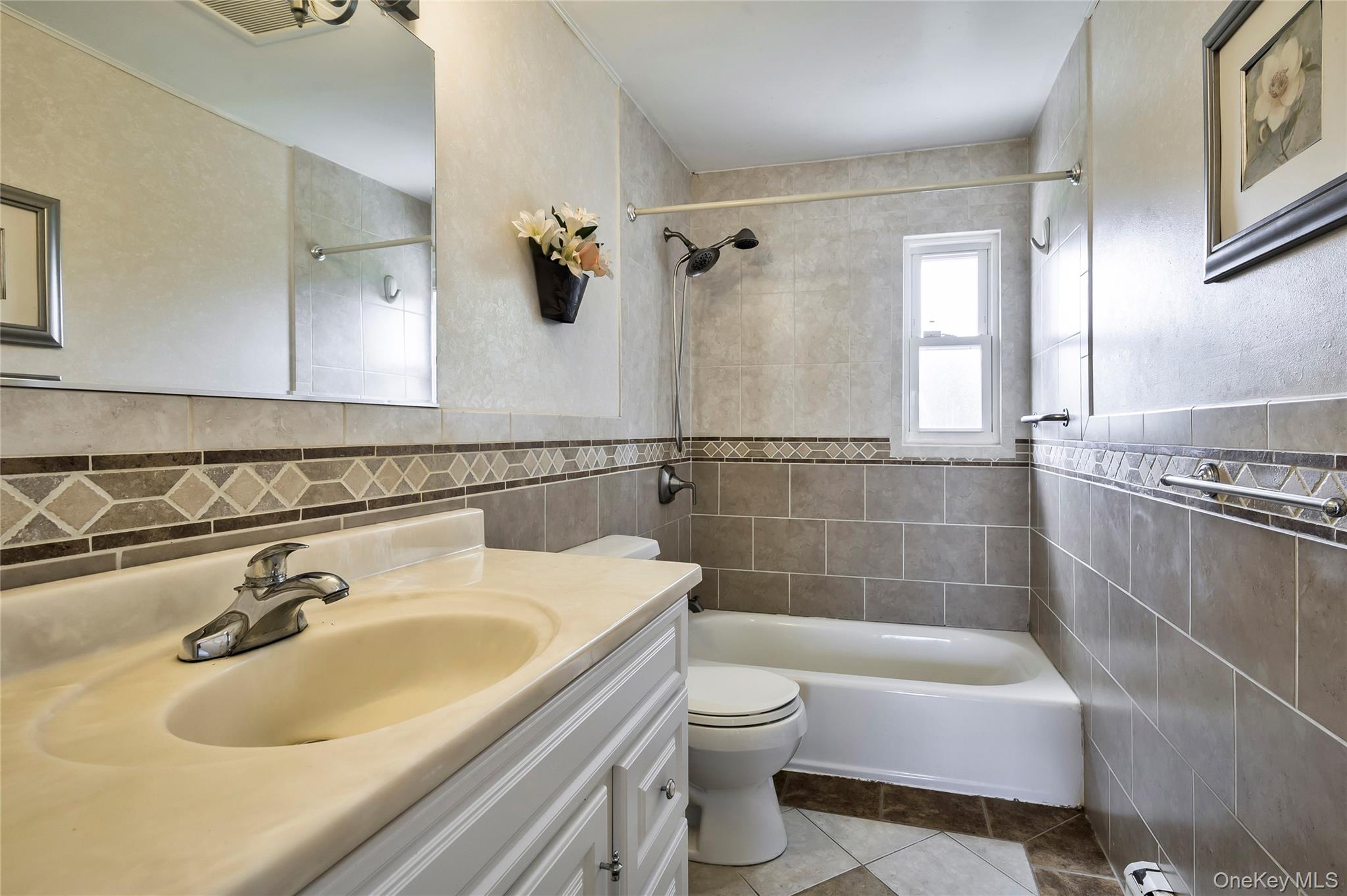 11 Jamaica Ave, Plainview, NY 11803