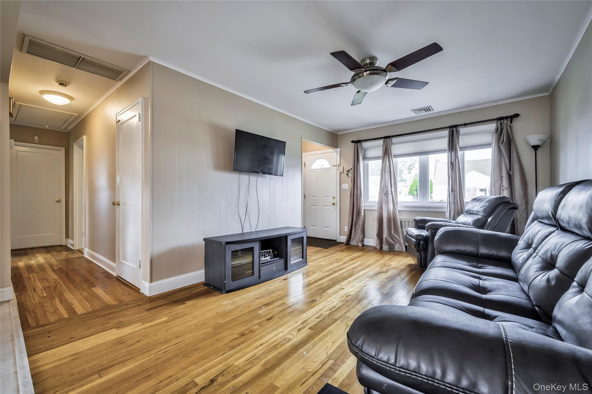 11 Jamaica Ave, Plainview, NY 11803