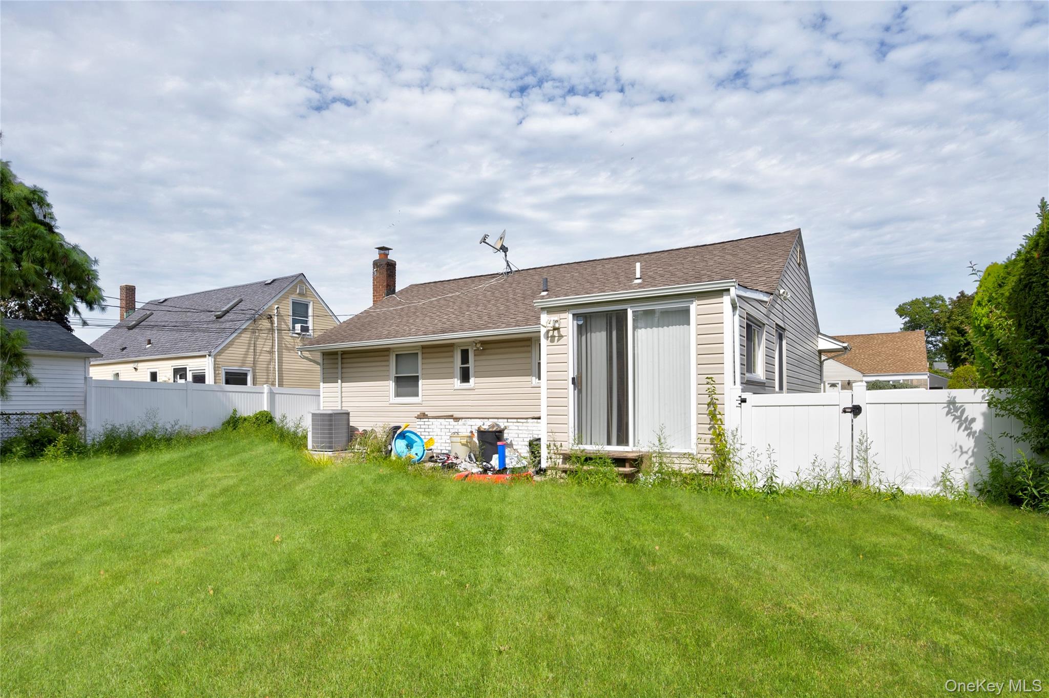 11 Jamaica Ave, Plainview, NY 11803