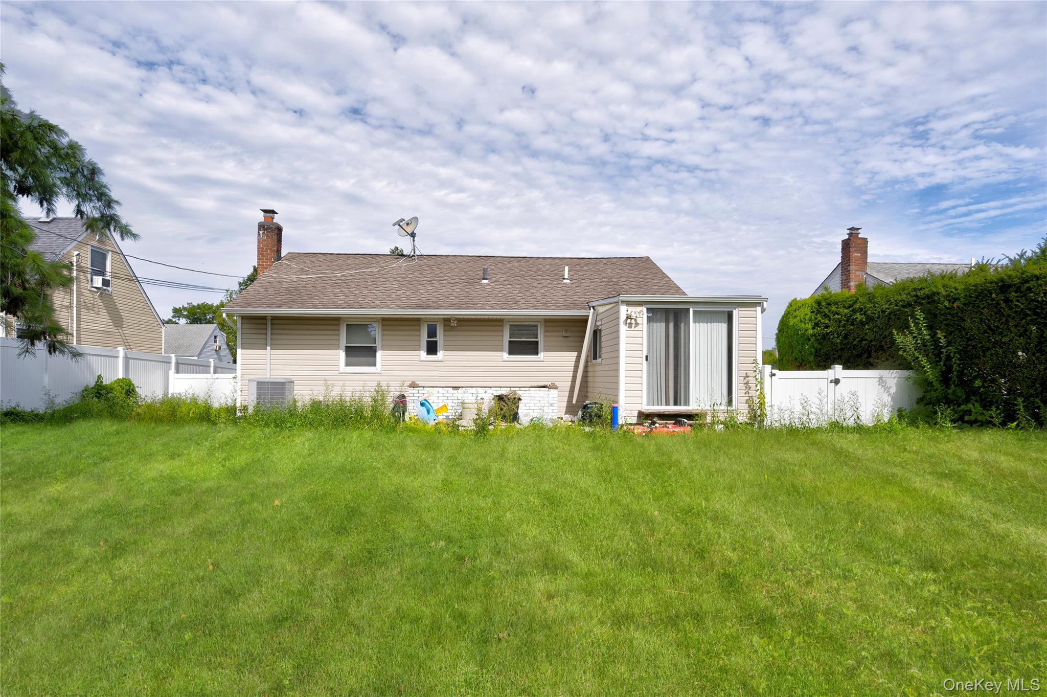 11 Jamaica Ave, Plainview, NY 11803