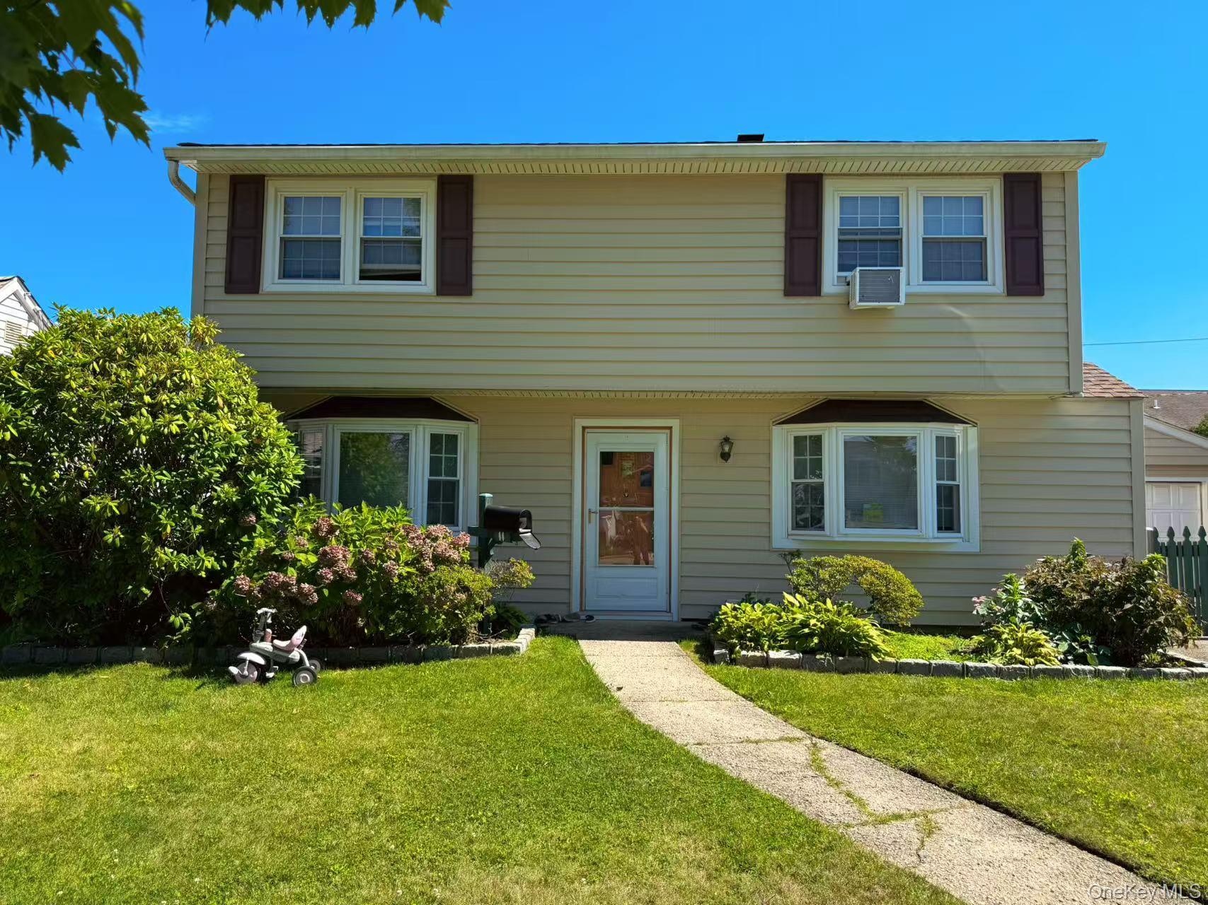 11 Surrey Lane, Hempstead, NY 11756