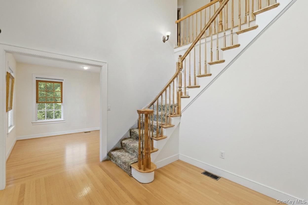 10 Woodhull Landing Road, Miller Place, NY 11764