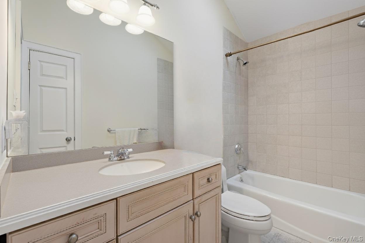 10 Woodhull Landing Road, Miller Place, NY 11764