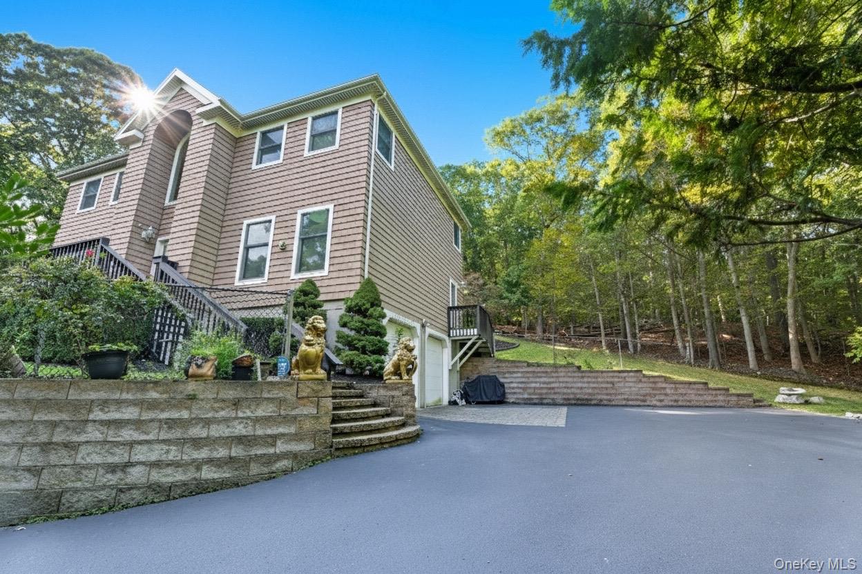 10 Woodhull Landing Road, Miller Place, NY 11764