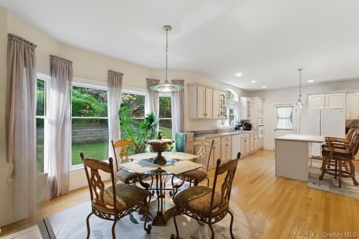 10 Woodhull Landing Road, Miller Place, NY 11764