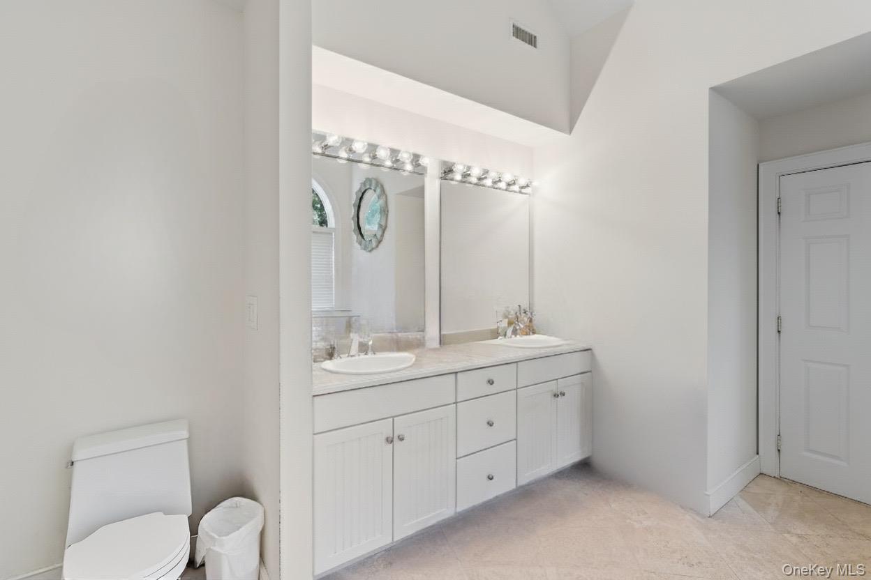 10 Woodhull Landing Road, Miller Place, NY 11764