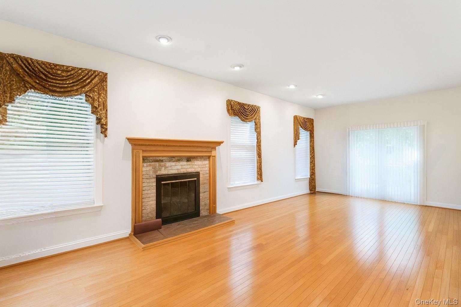 10 Woodhull Landing Road, Miller Place, NY 11764