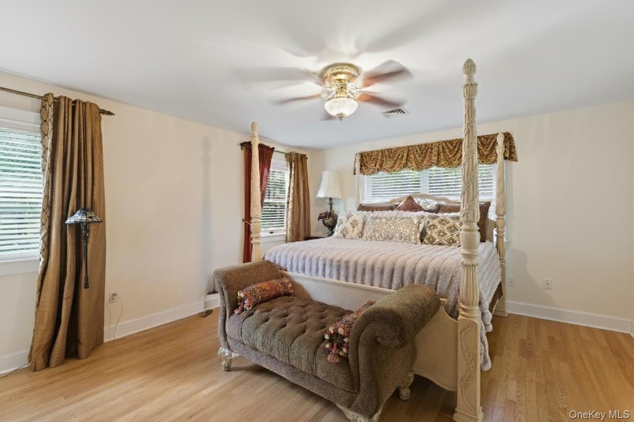 10 Woodhull Landing Road, Miller Place, NY 11764