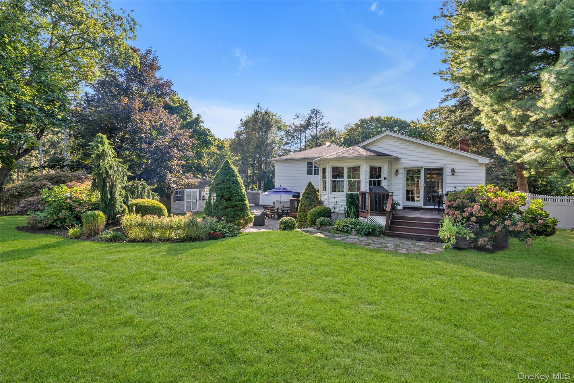 84 Lake Road, Greenlawn, NY 11740