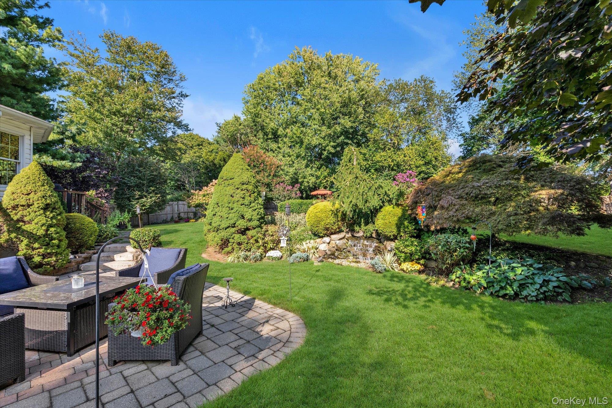 84 Lake Road, Greenlawn, NY 11740