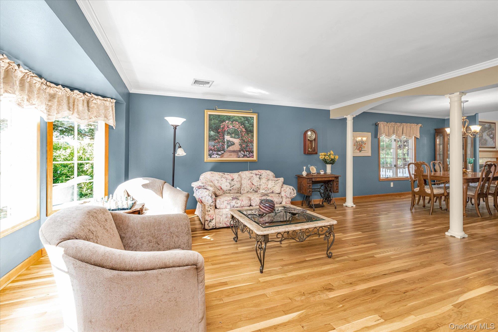 84 Lake Road, Greenlawn, NY 11740