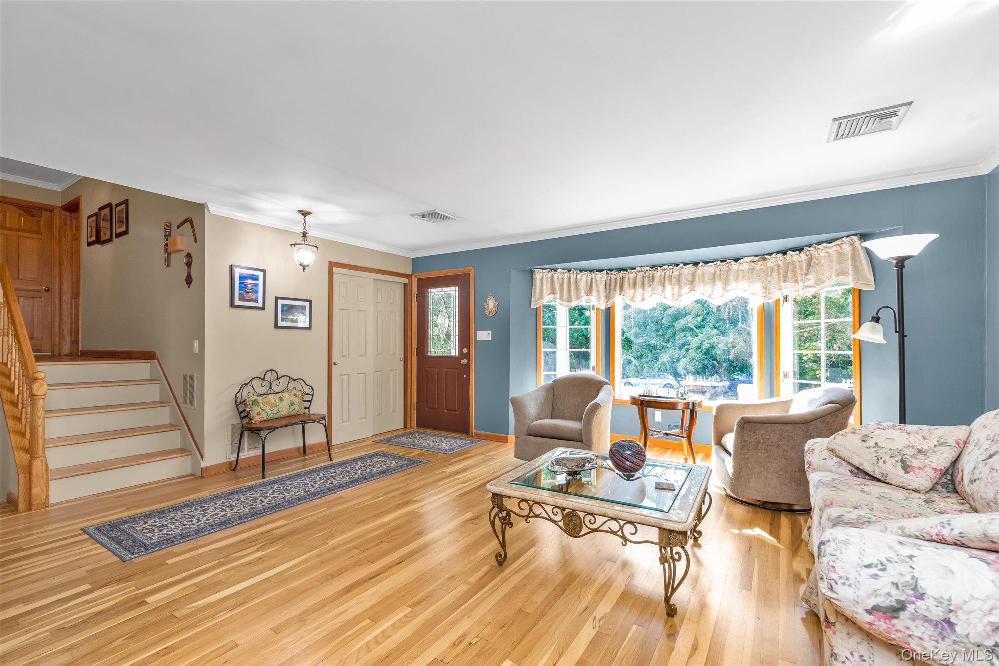 84 Lake Road, Greenlawn, NY 11740