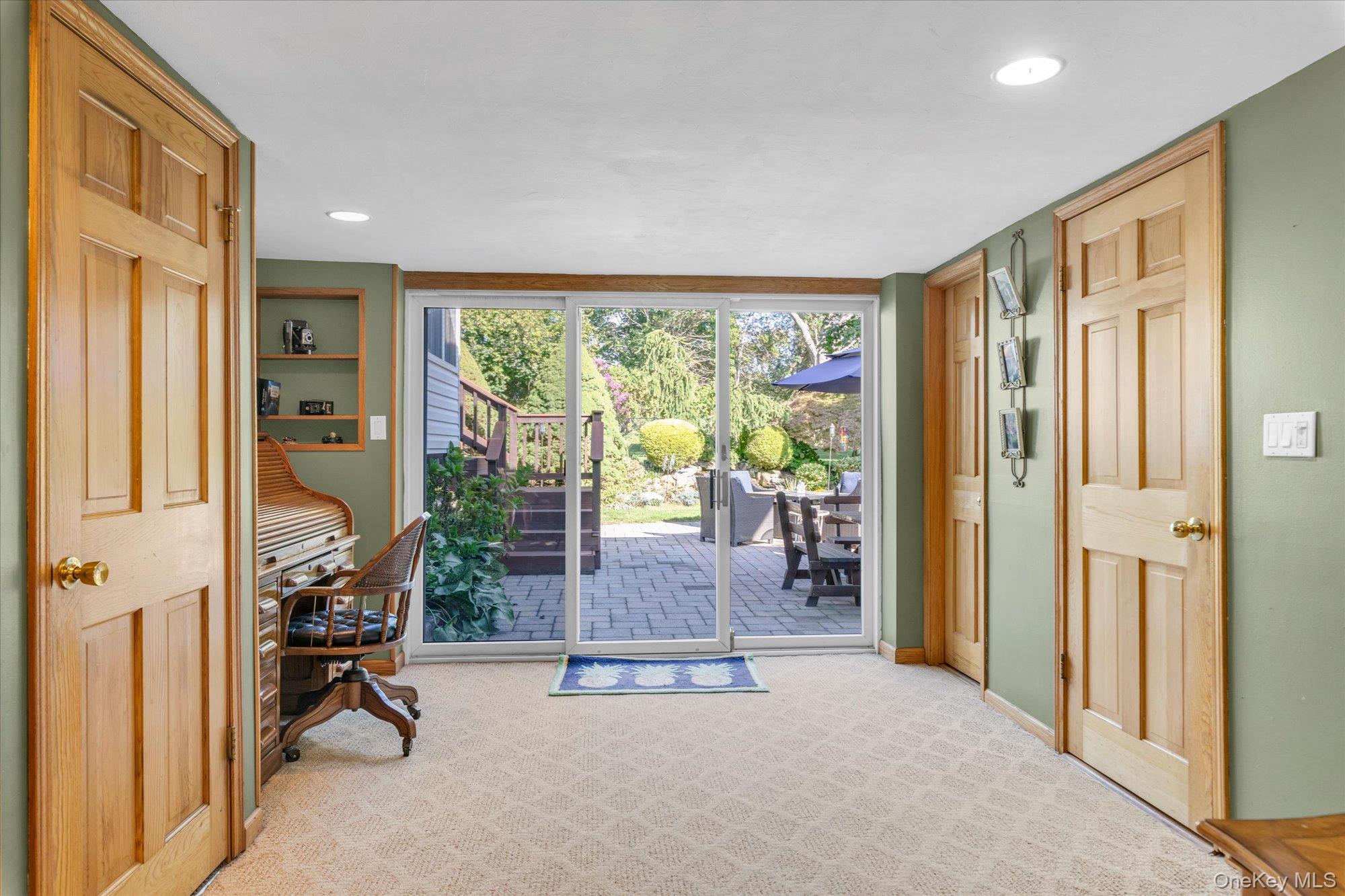 84 Lake Road, Greenlawn, NY 11740