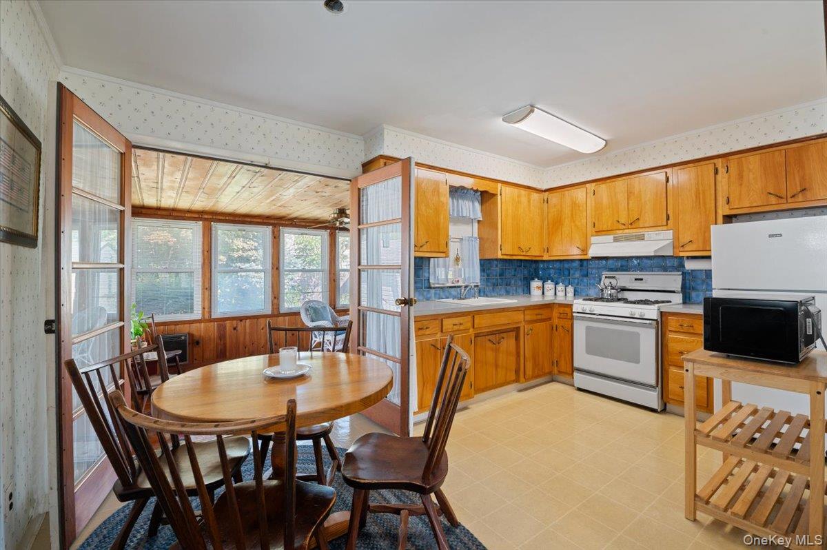 34 Audrey Avenue, Plainview, NY 11803