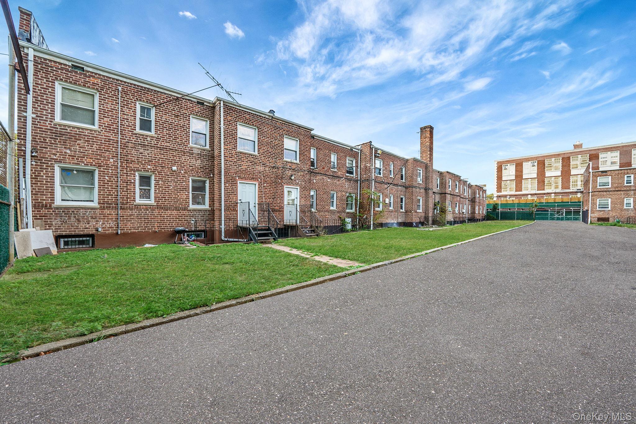 20202 109th Avenue, Saint Albans, NY 11412