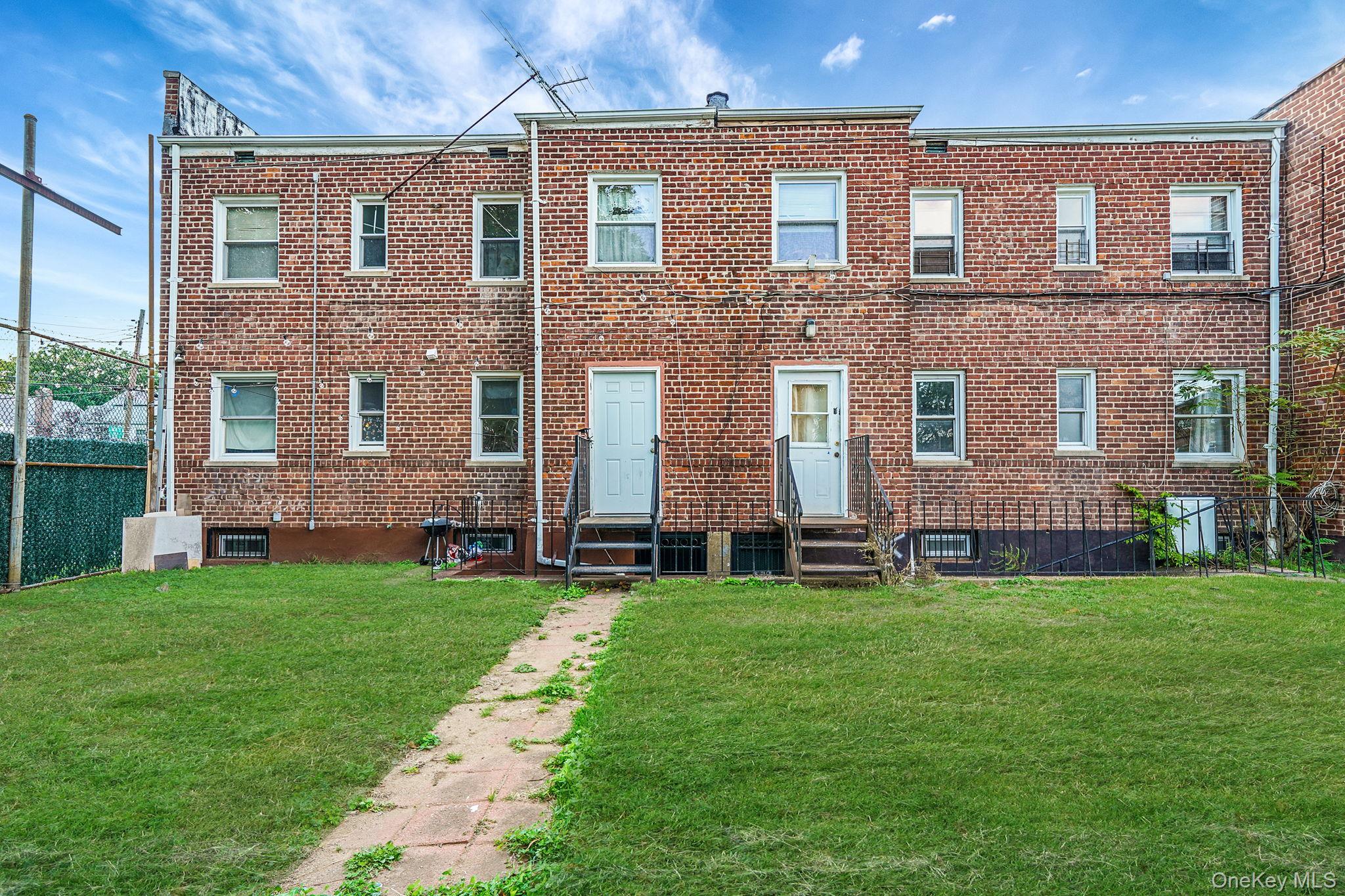 20202 109th Avenue, Saint Albans, NY 11412