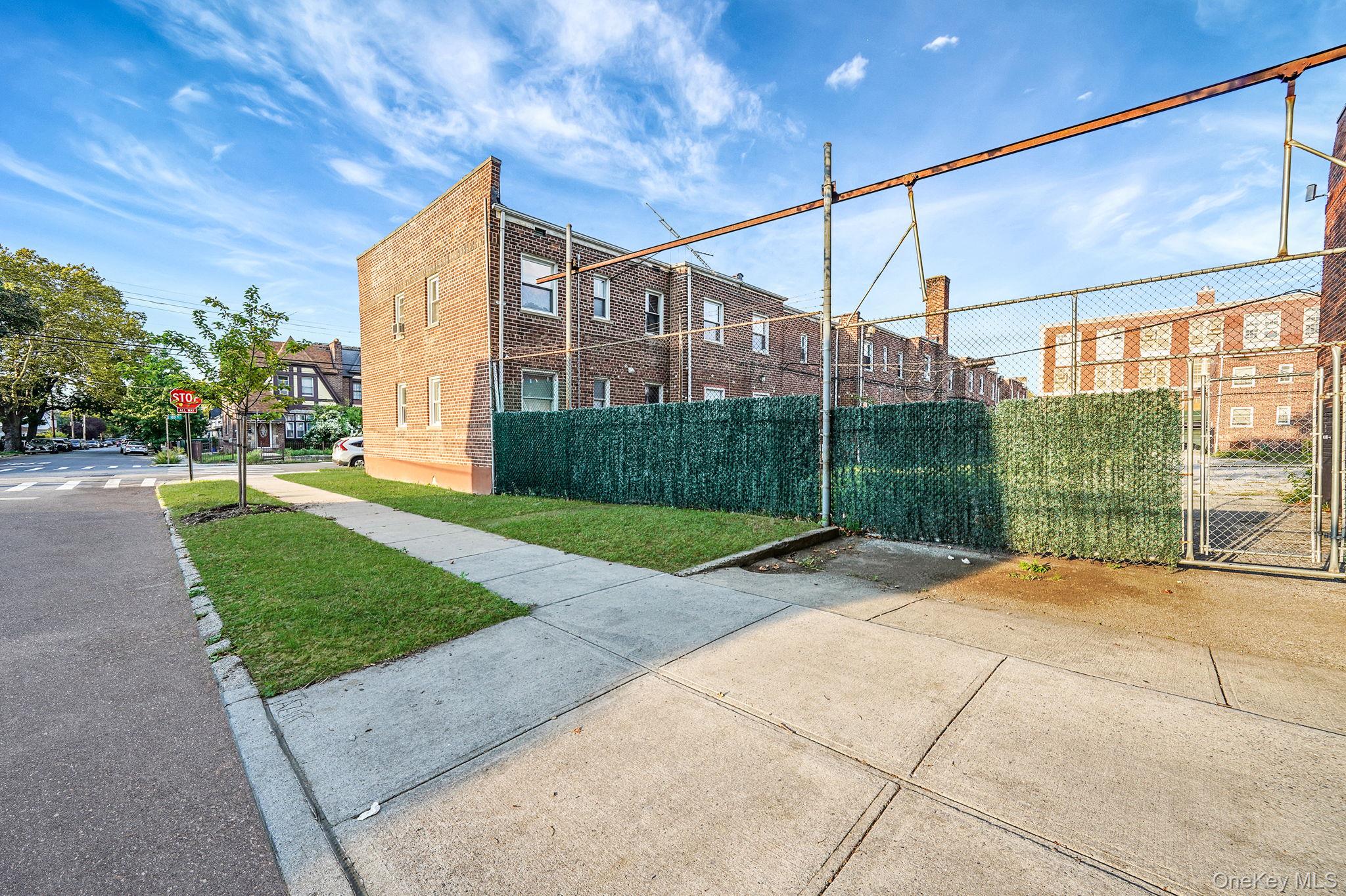 20202 109th Avenue, Saint Albans, NY 11412