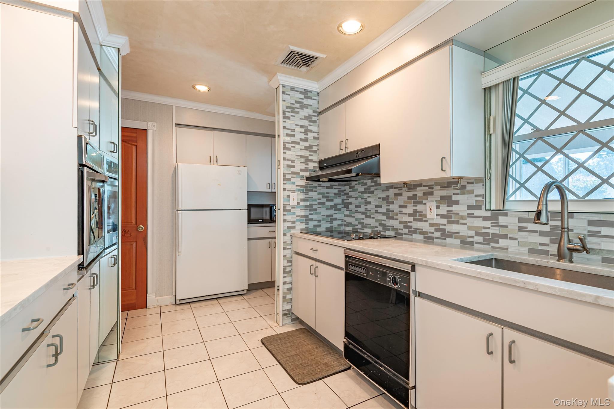 6 Linden Street, Selden, NY 11784