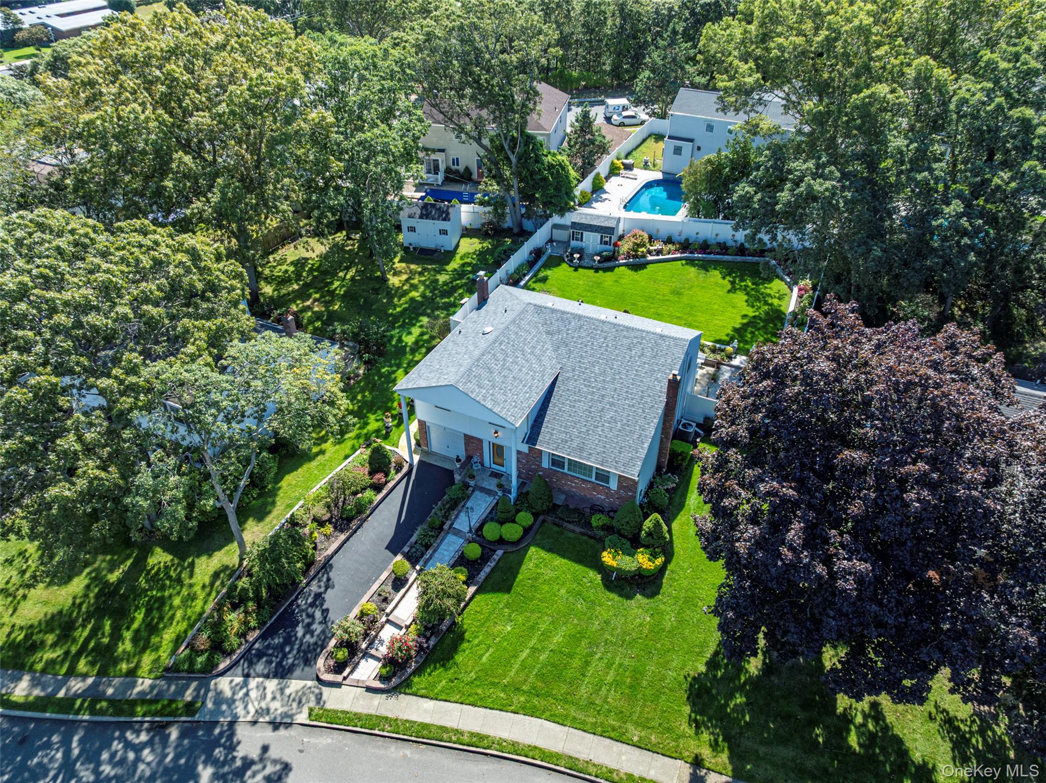 6 Linden Street, Selden, NY 11784